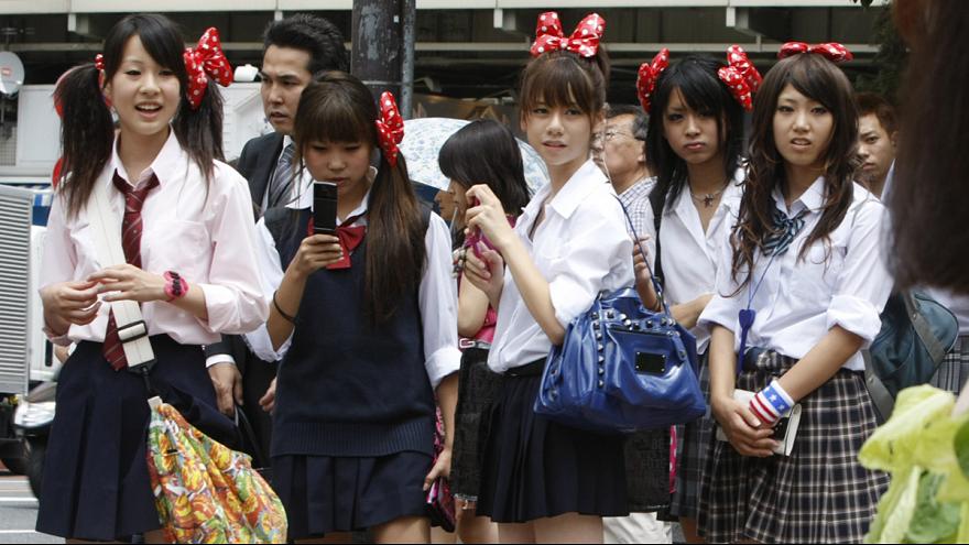 Школы японии видео. Школа в Японии. Женские школы в Японии. Старшая школа в Японии. Школьная форма в Японии.